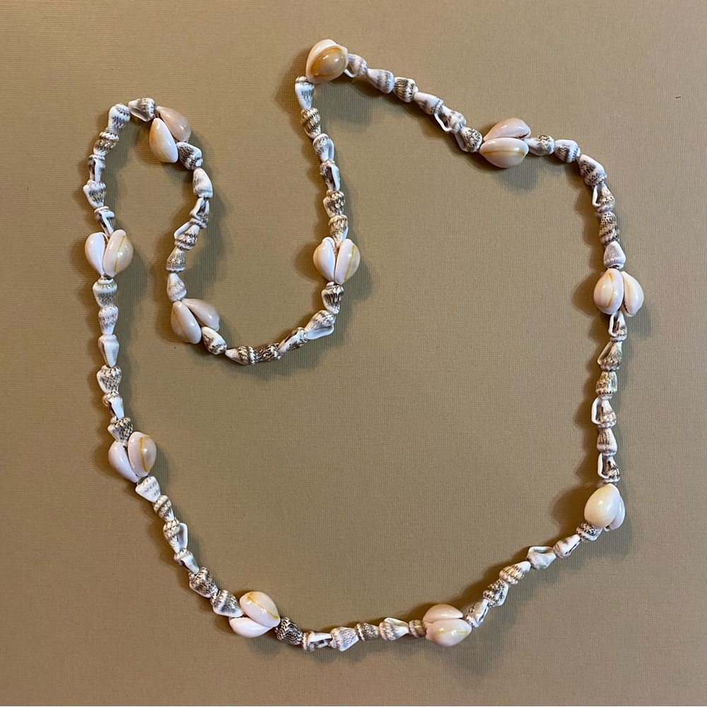 Shell necklace lei, white and tan, 17 1/2” drop